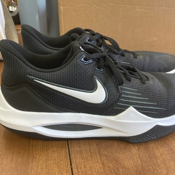 Men’s black Nike running shoes - Picture 1 of 4